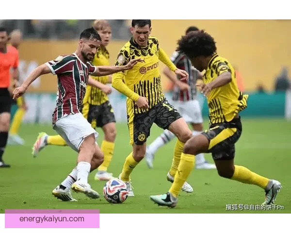 多特防线问题引发关注，球队需调整战术应对接下来的赛事挑战