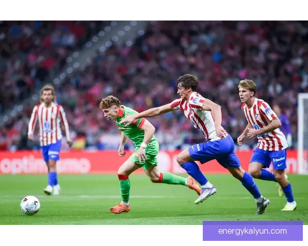 西甲奥萨苏纳球迷狂热助威，主场氛围持续提升